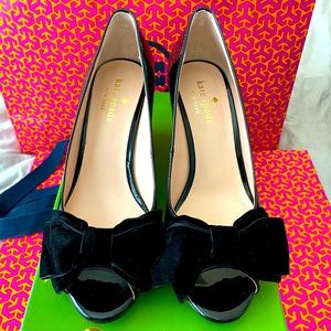 Beautiful and classy Kate Spade wedge open toes; brand new never worn sa 6!